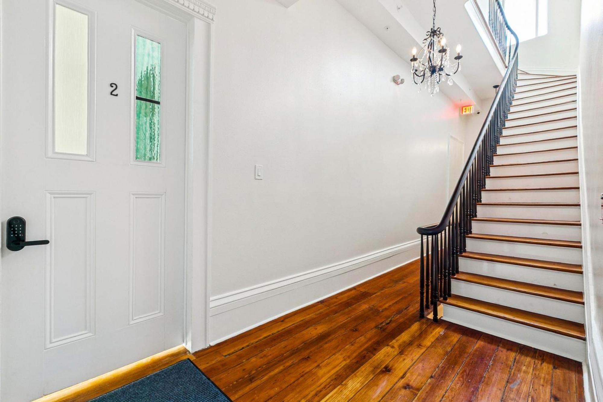 Apartment Stylish & Spacious In