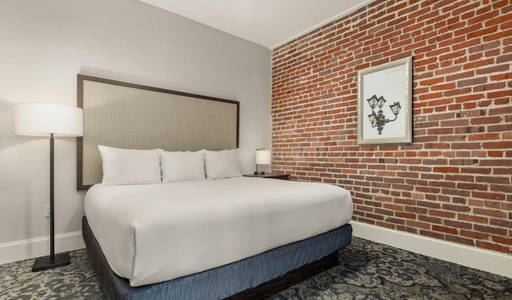 Cute And Cozy Centrally Located Unit