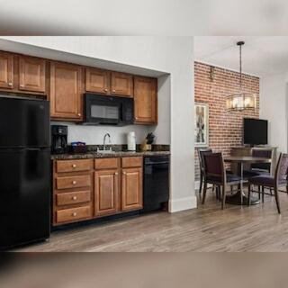 Cute And Cozy Centrally Located Unit * New Orleans