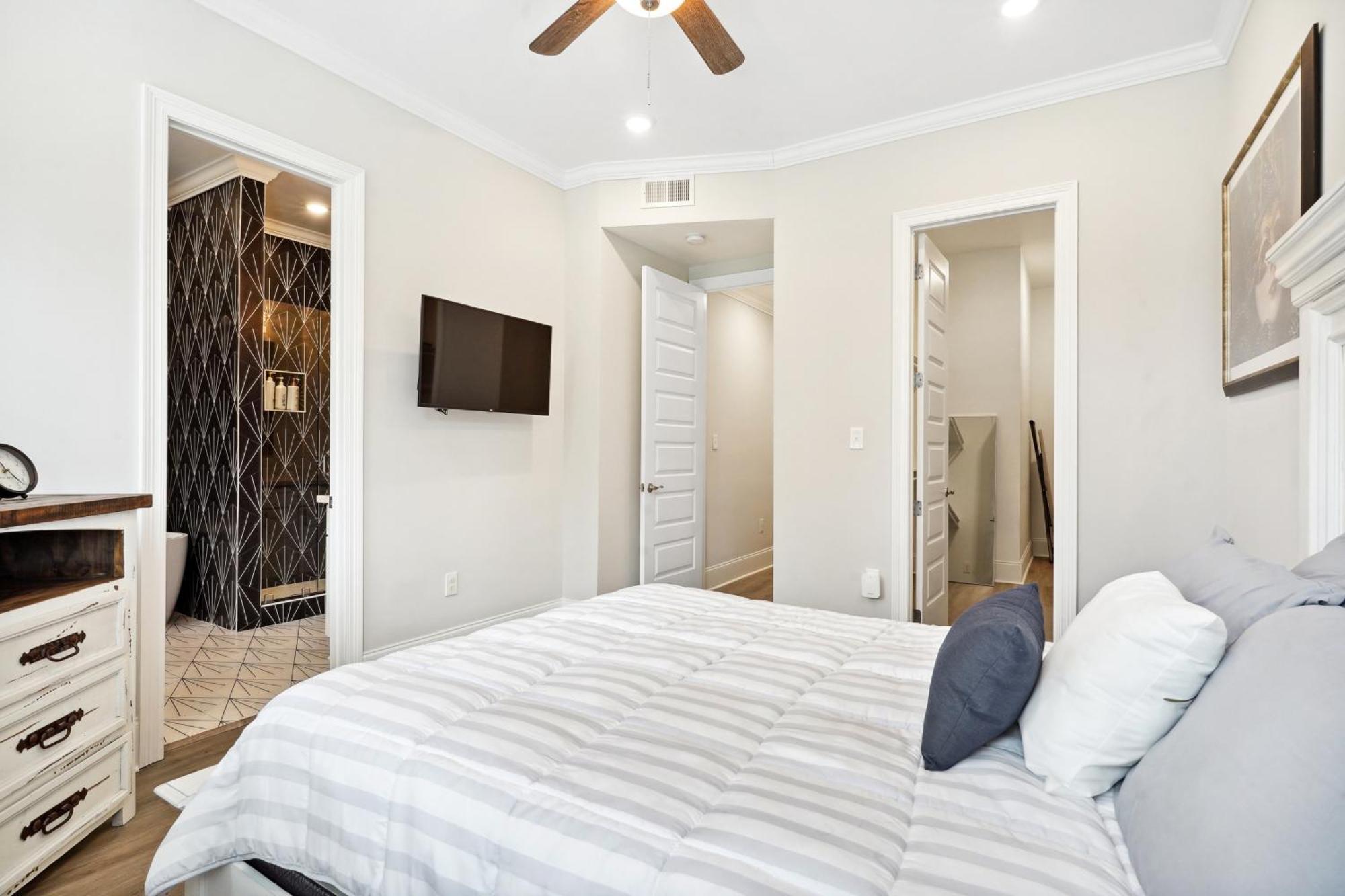 3 Bedroom With Air Conditioner! * New Orleans