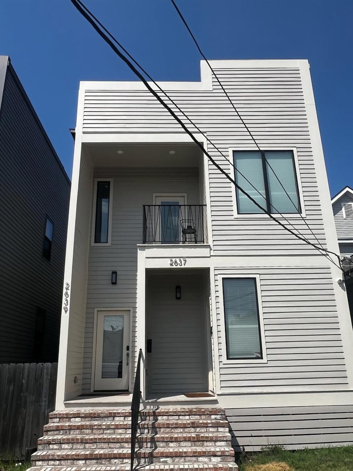 3 Bedroom With Air Conditioner! *