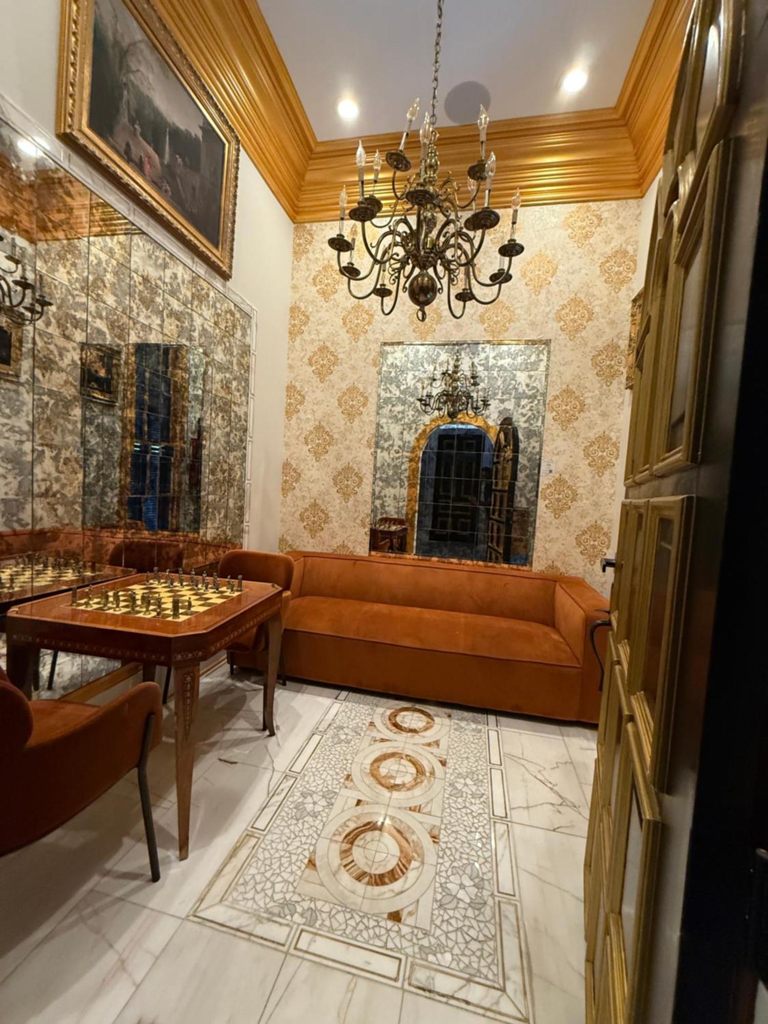 Blue Crawfish Boutique & Pool Bar Hotel