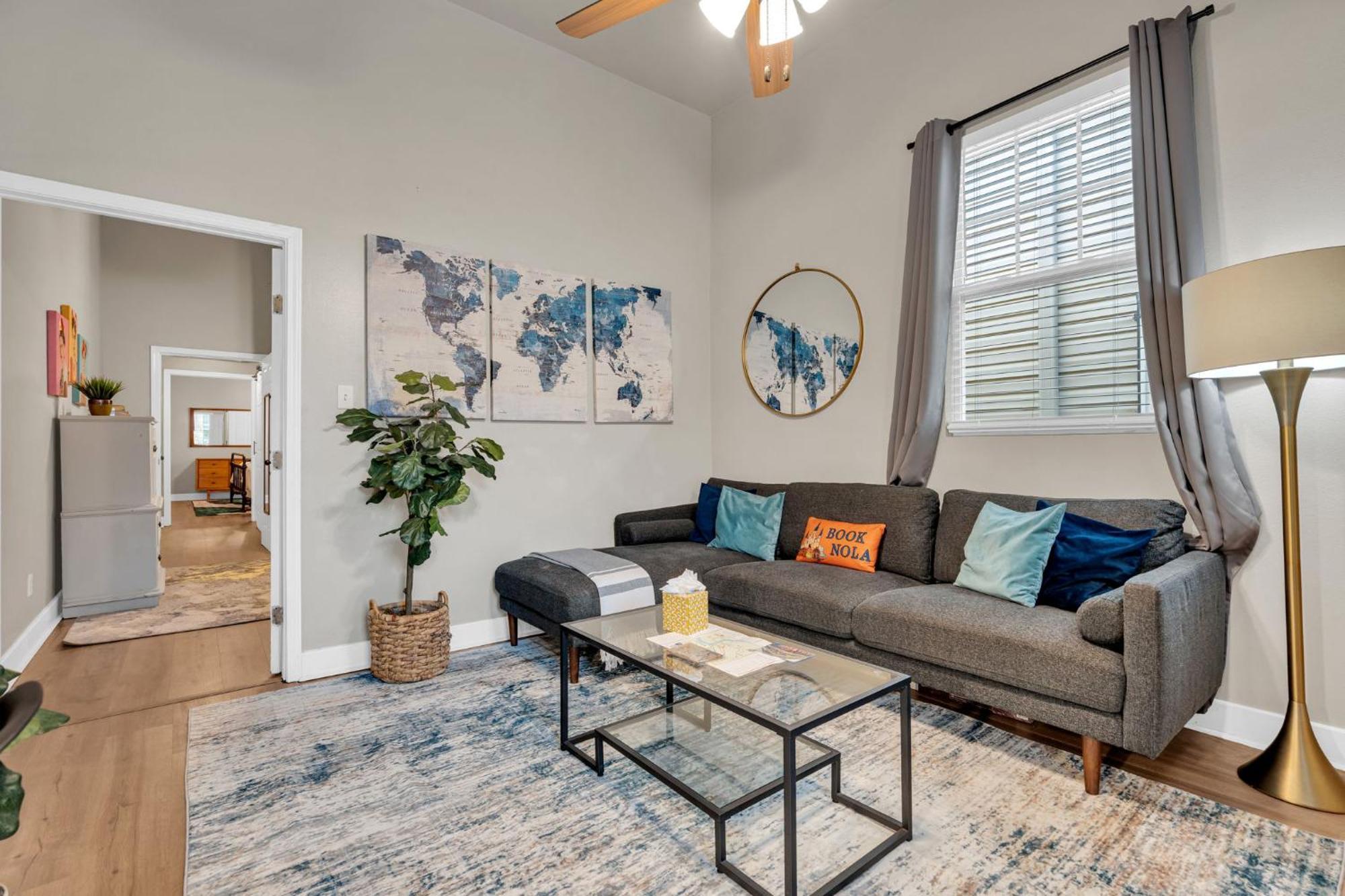 Holiday home Mid-city Shotgun W High Ceilings & Near Streetcar *
