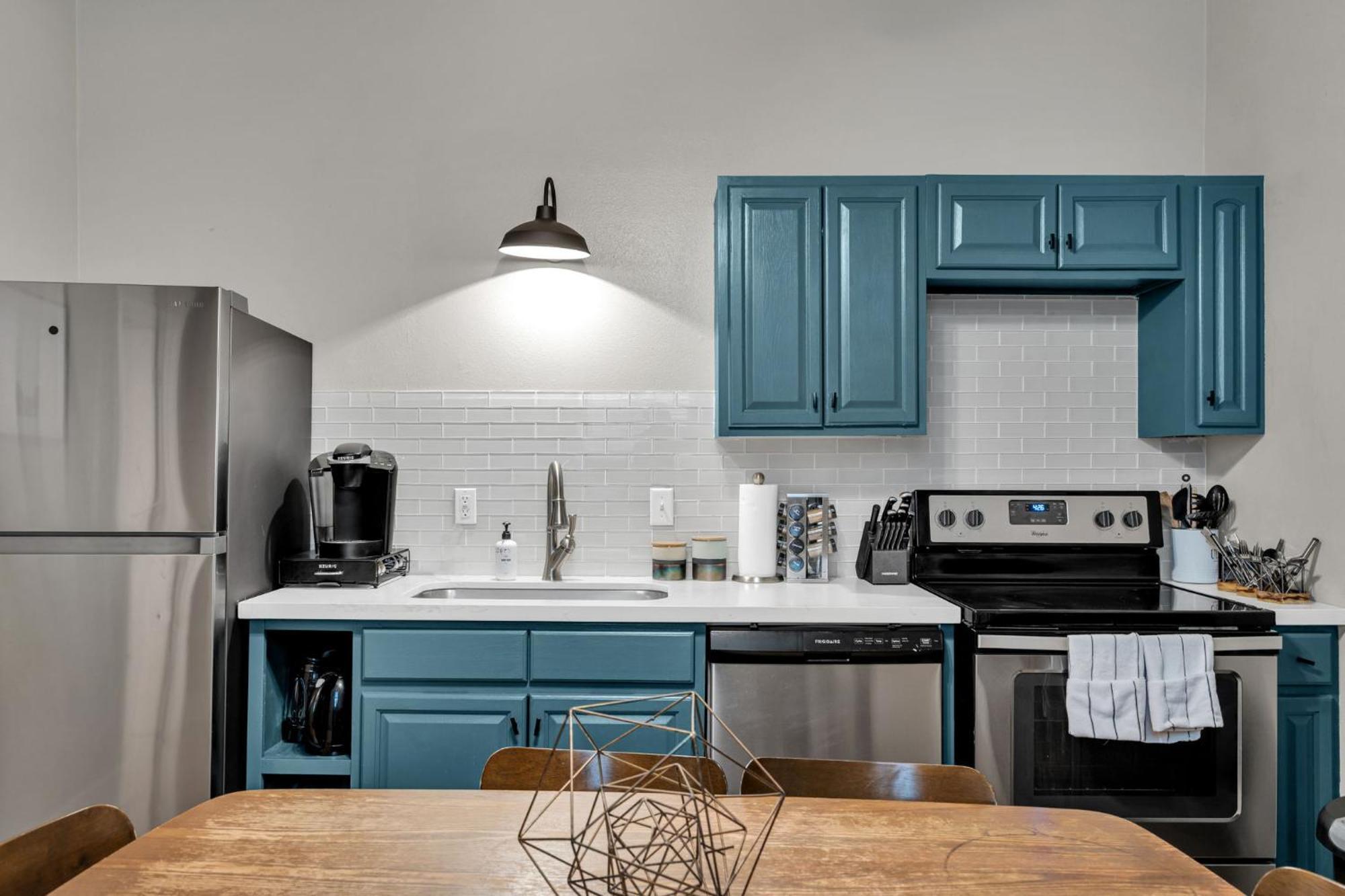 Mid-city Shotgun W High Ceilings & Near Streetcar * New Orleans