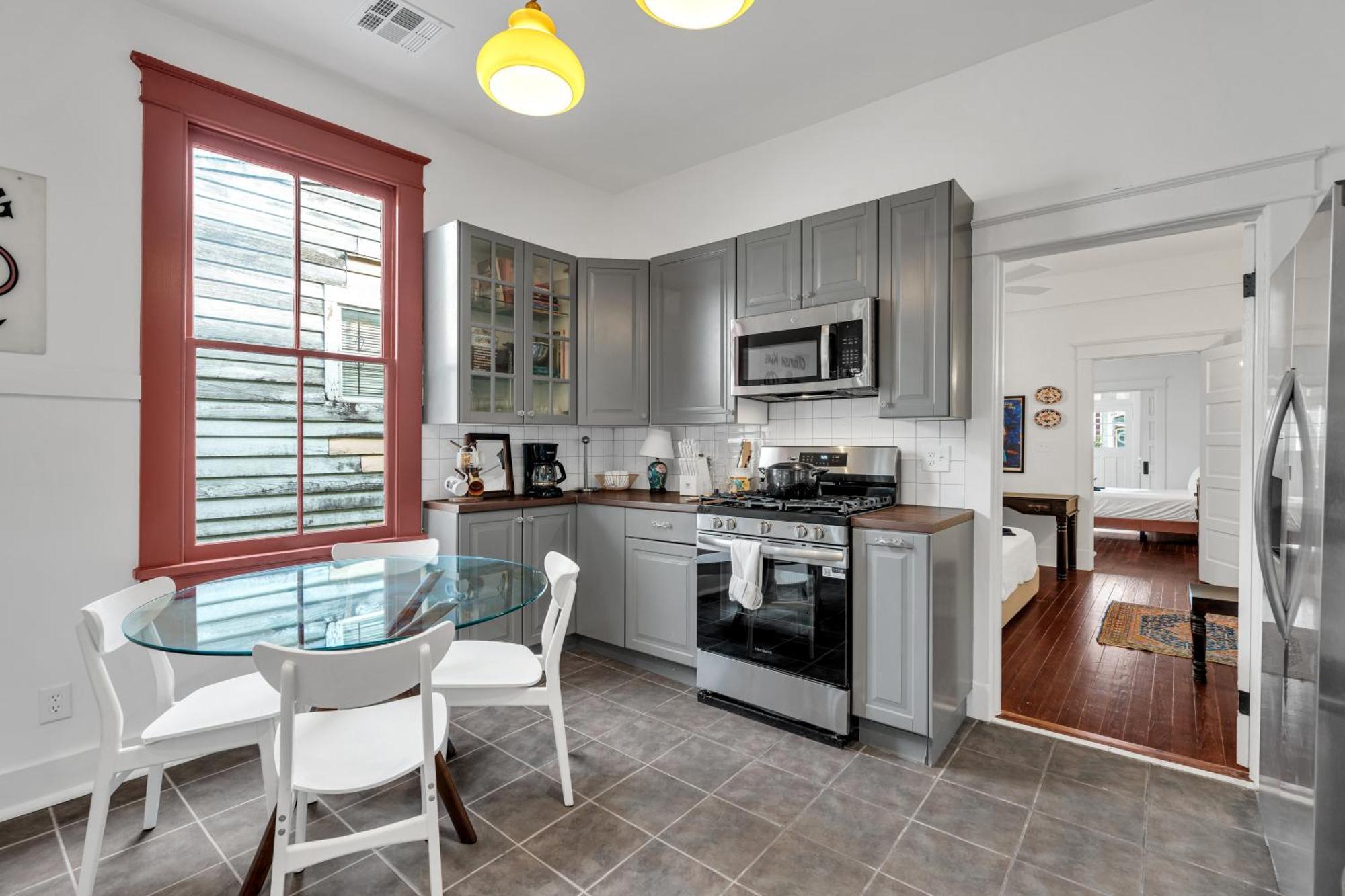 Bright Retreat W Patio Near French Quarter