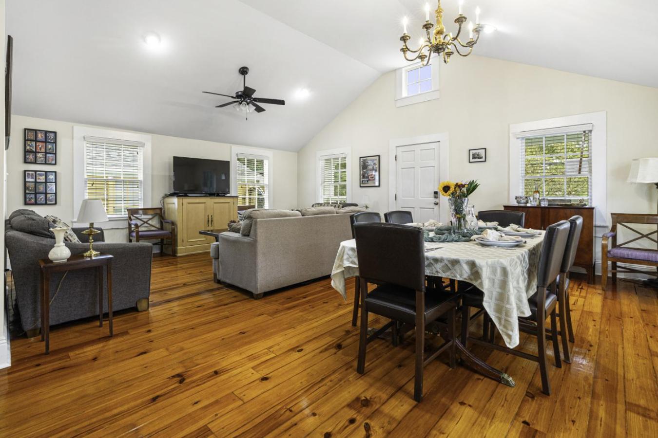 Chic Marigny Retreat Near French Quarter Holiday home *