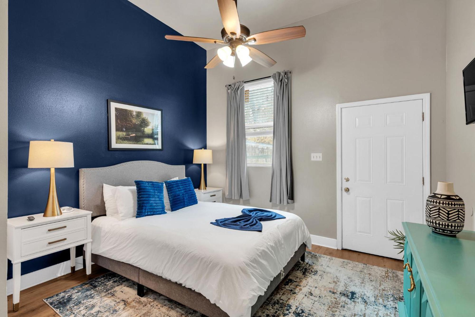 Mid-city Shotgun W High Ceilings & Near Streetcar * New Orleans