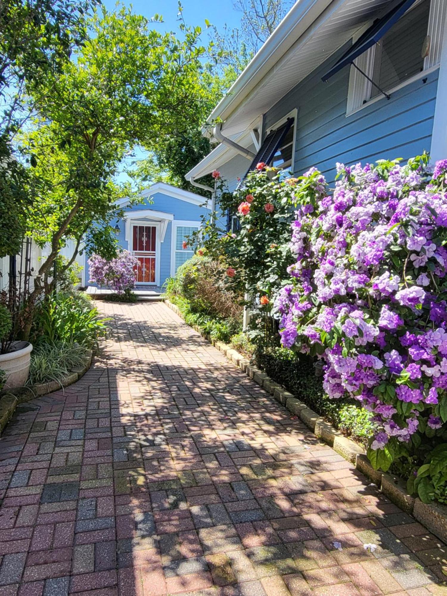 Private Bedroom Bath Sitting & Porch Apartment