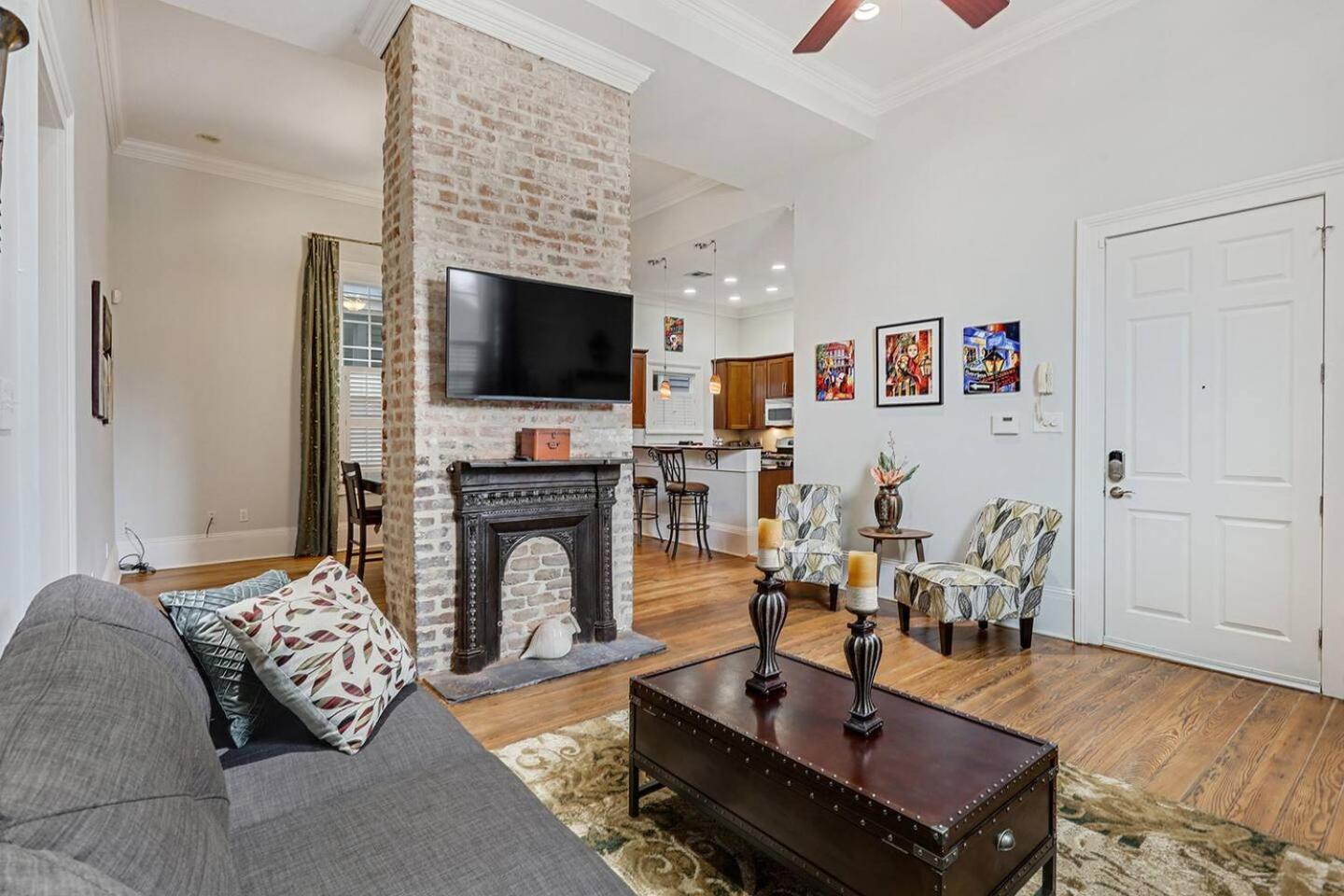 Carondelet Court New Orleans