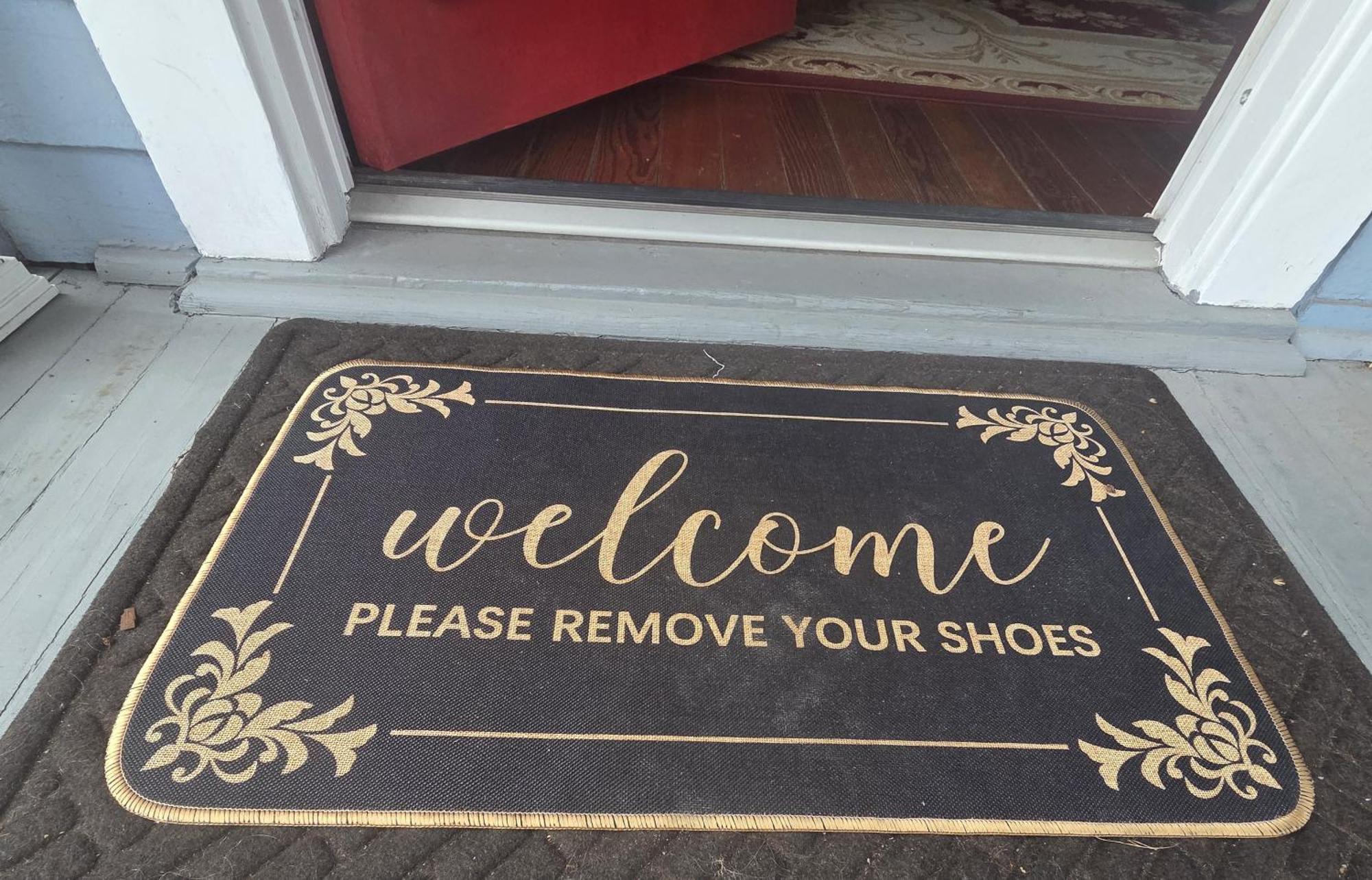 Private Bedroom Bath Sitting & Porch Apartment