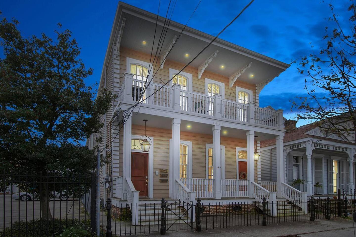 Carondelet Court Apartment New Orleans