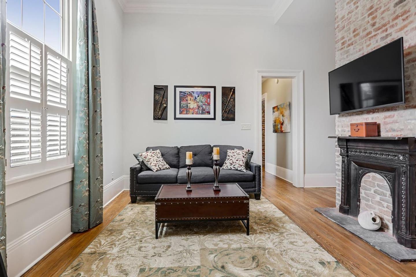 Carondelet Court * New Orleans