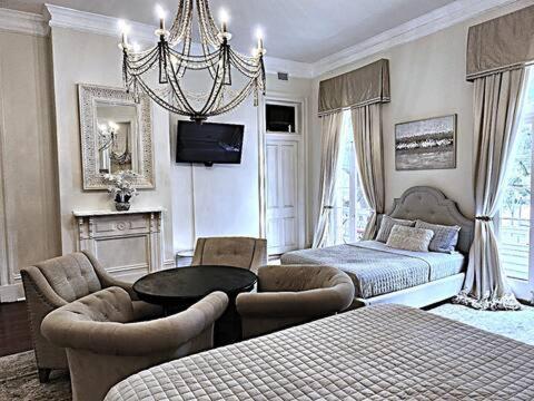 Apartment Walker Mansion On St Charles Ave - Unit 4 *