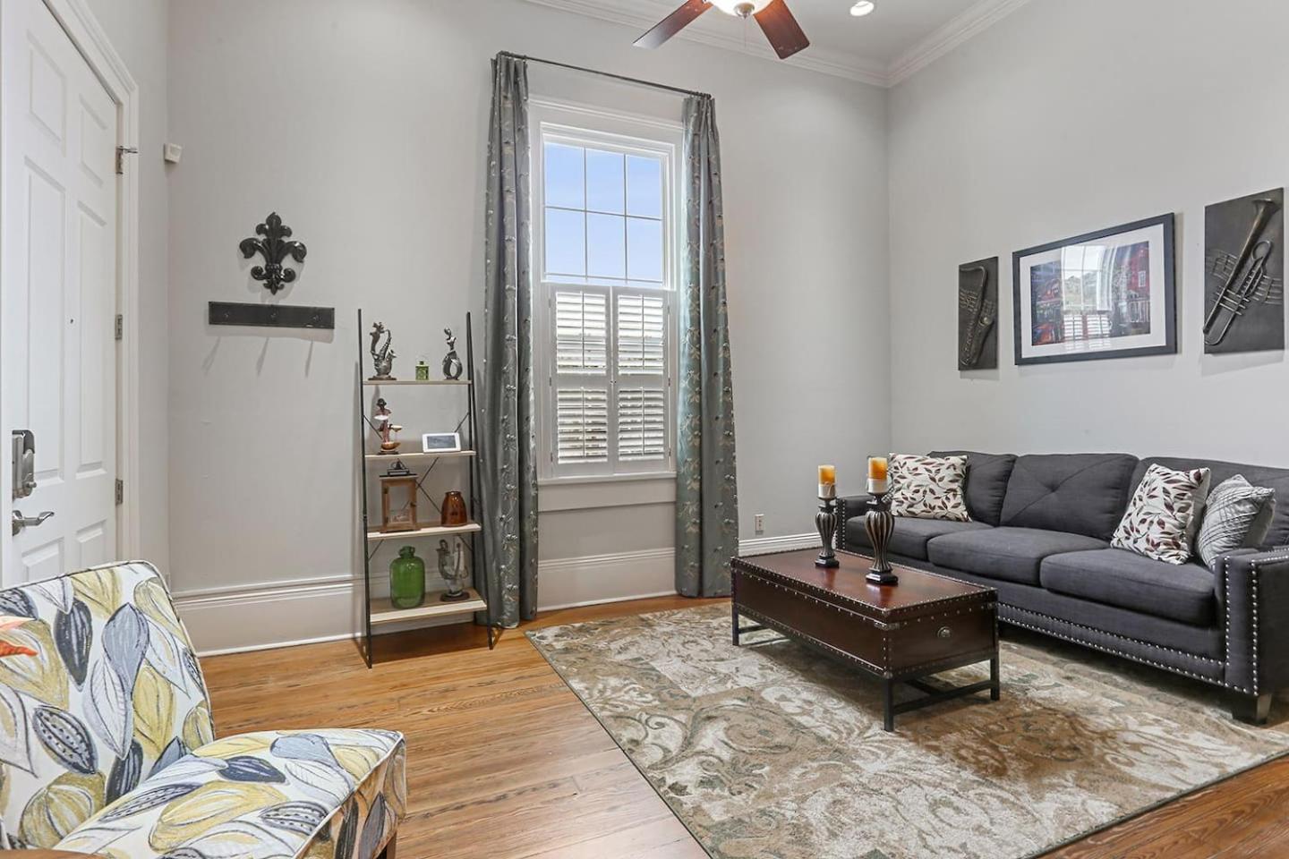 Carondelet Court New Orleans