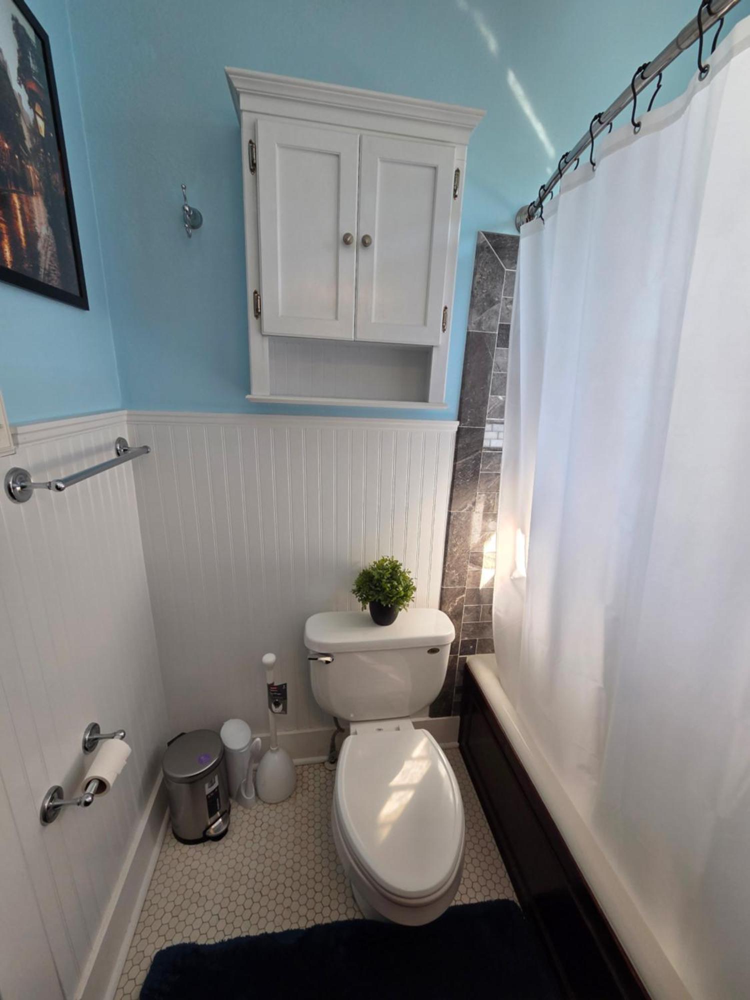 Private Bedroom Bath Sitting & Porch * New Orleans