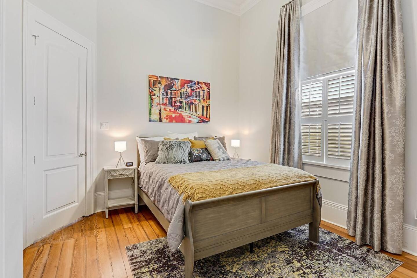 Apartment Carondelet Court *