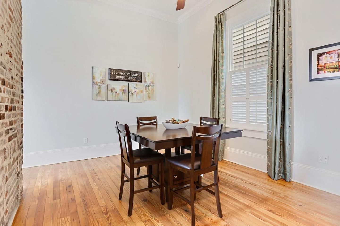 Carondelet Court Apartment *