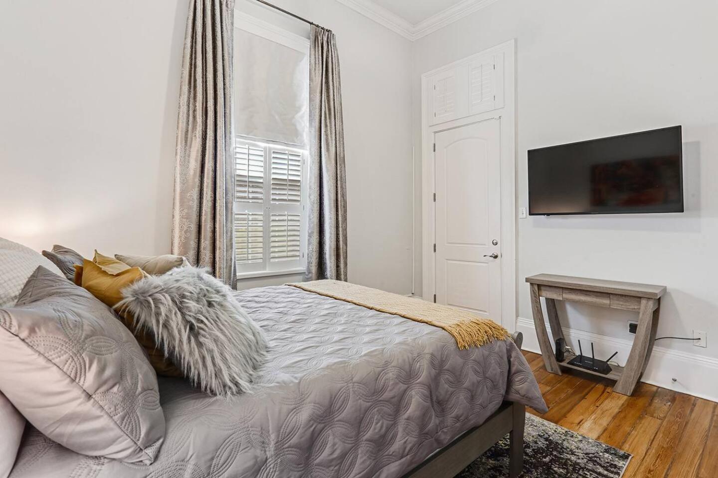 Carondelet Court New Orleans