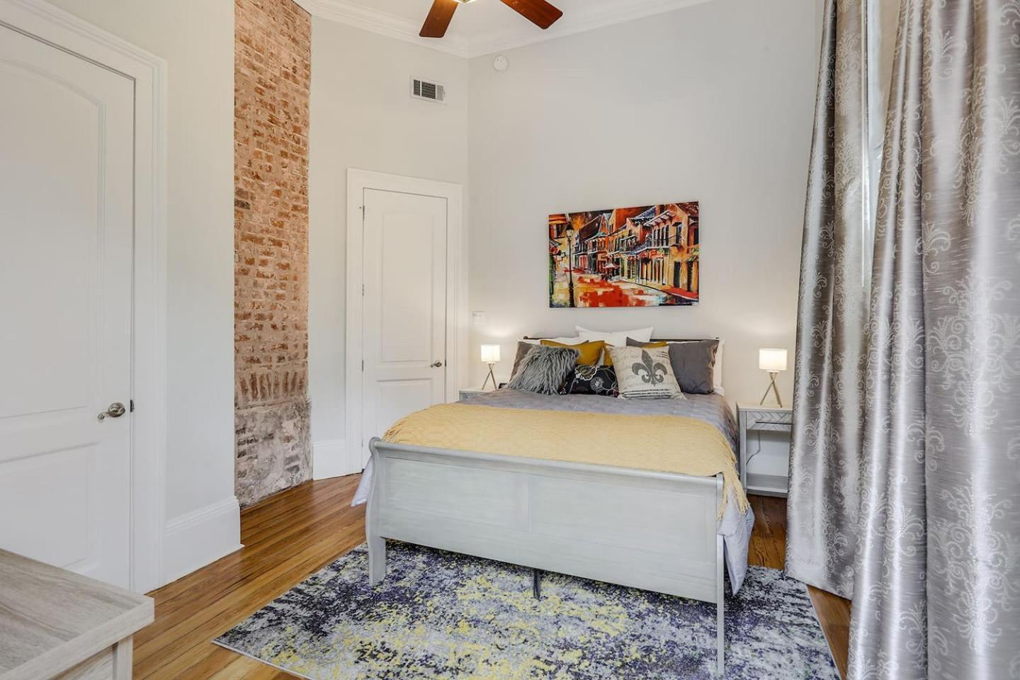 Apartment Carondelet Court *