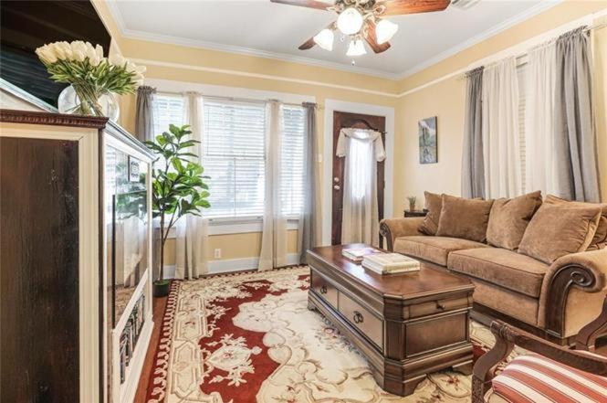 Private Bedroom Bath Sitting & Porch New Orleans