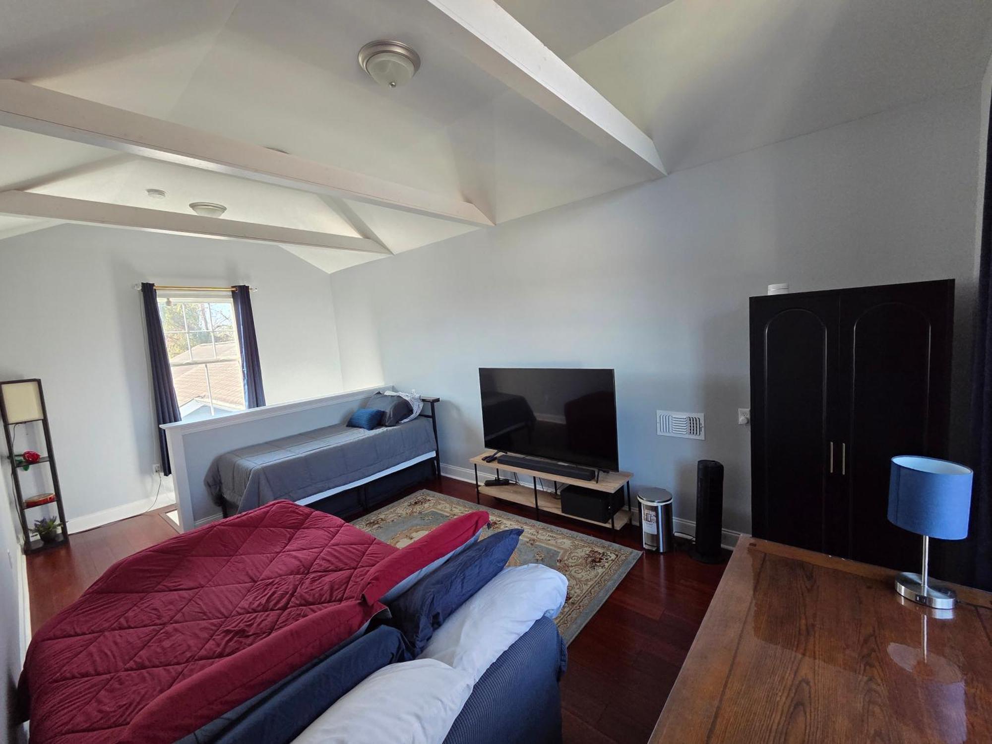 Private Bedroom Bath Sitting & Porch Apartment