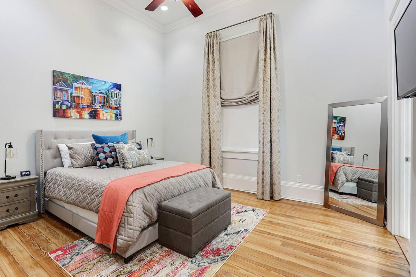 Carondelet Court Apartment New Orleans