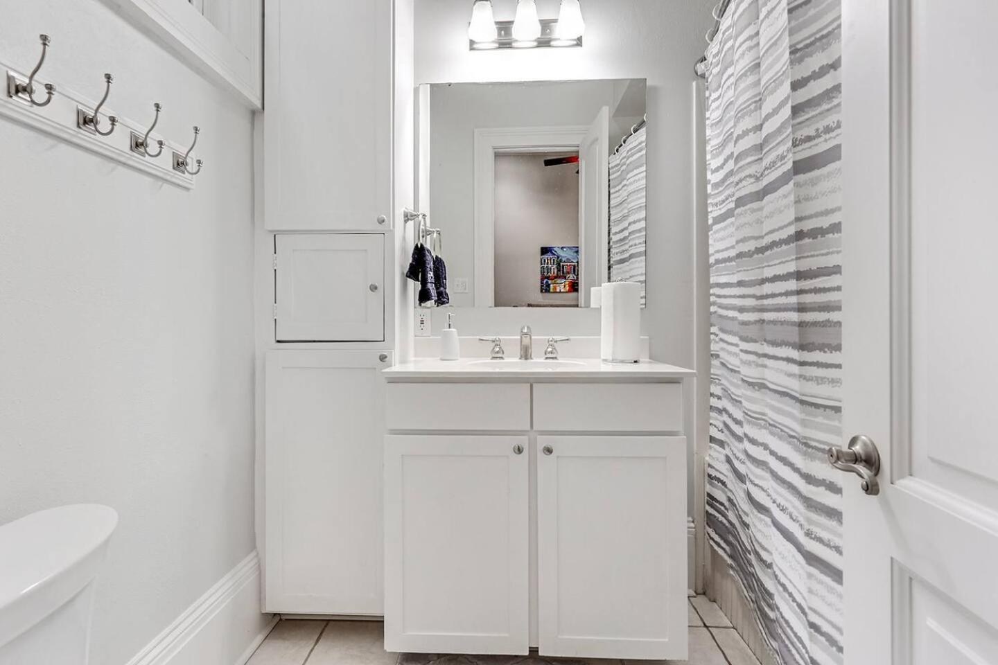 Carondelet Court Apartment New Orleans