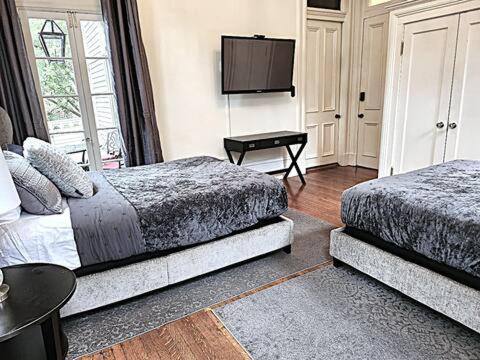 Apartment Walker Mansion On St Charles Ave - Unit 4