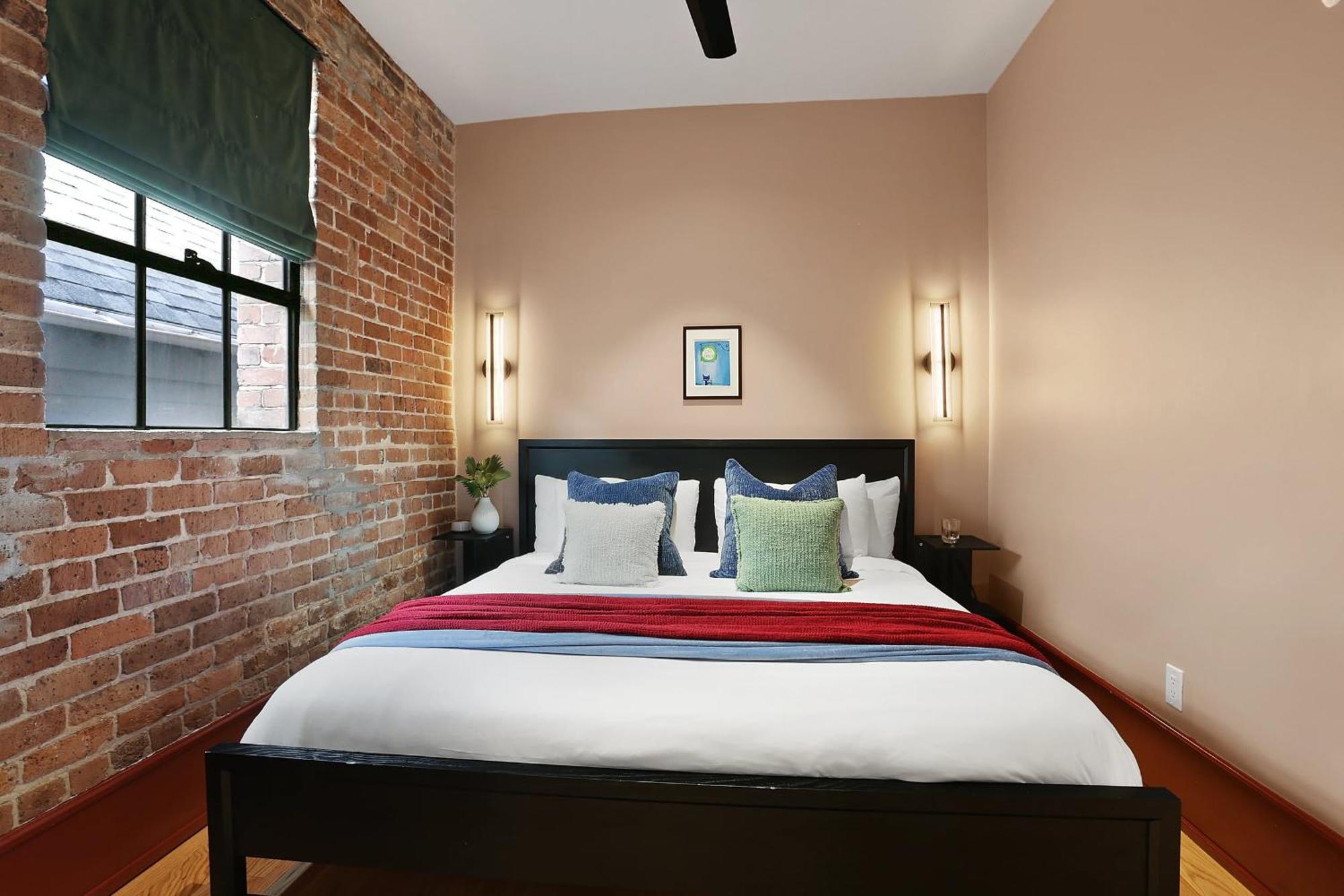 Apartment The Gisele - Luxury 4br 3ba For 8 - Pool & Streetcar Stop