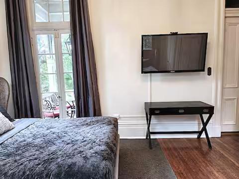 Walker Mansion On St Charles Ave - Unit 4 Apartment