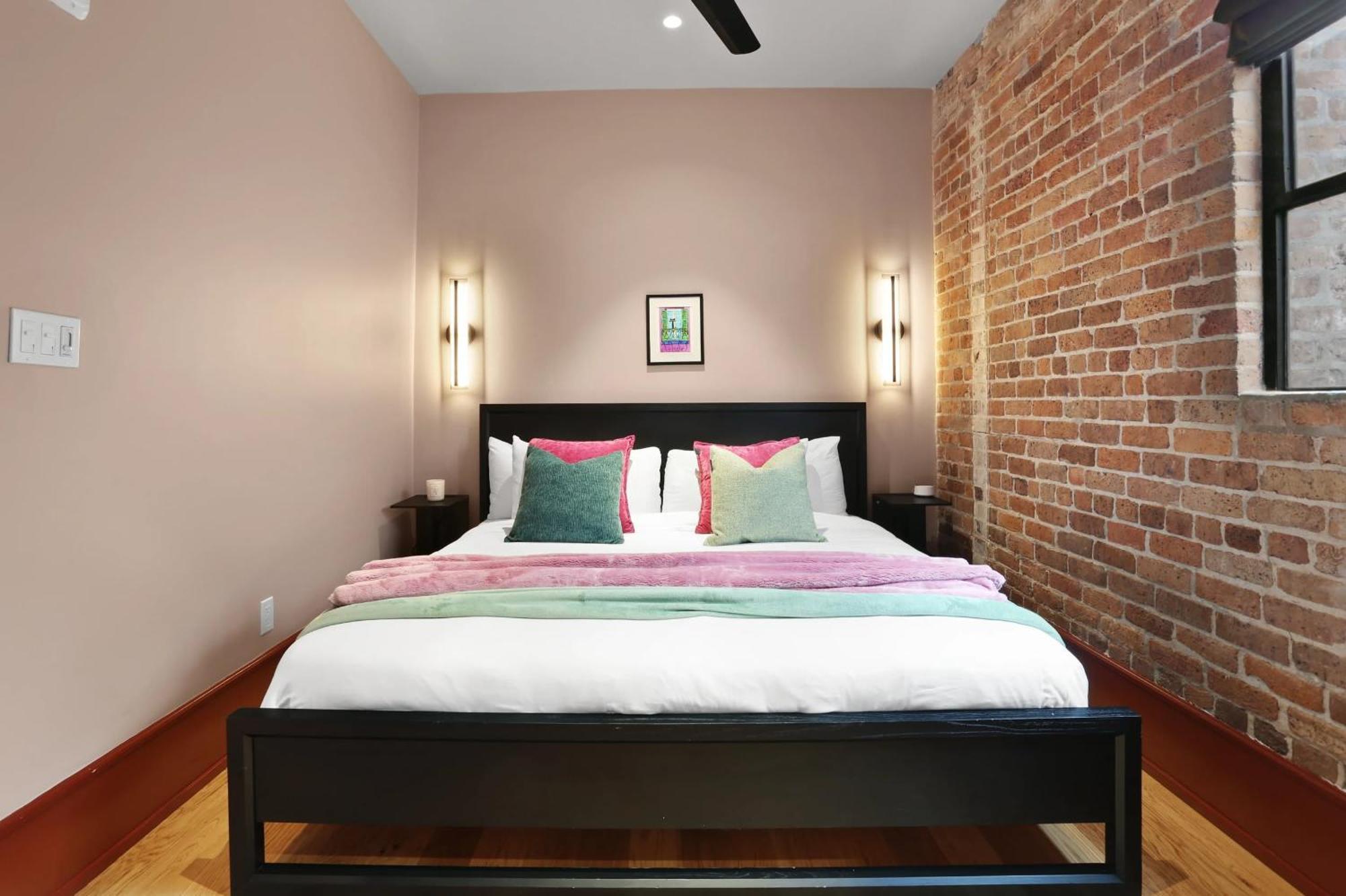 The Gisele - Luxury 4br 3ba For 8 - Pool & Streetcar Stop *