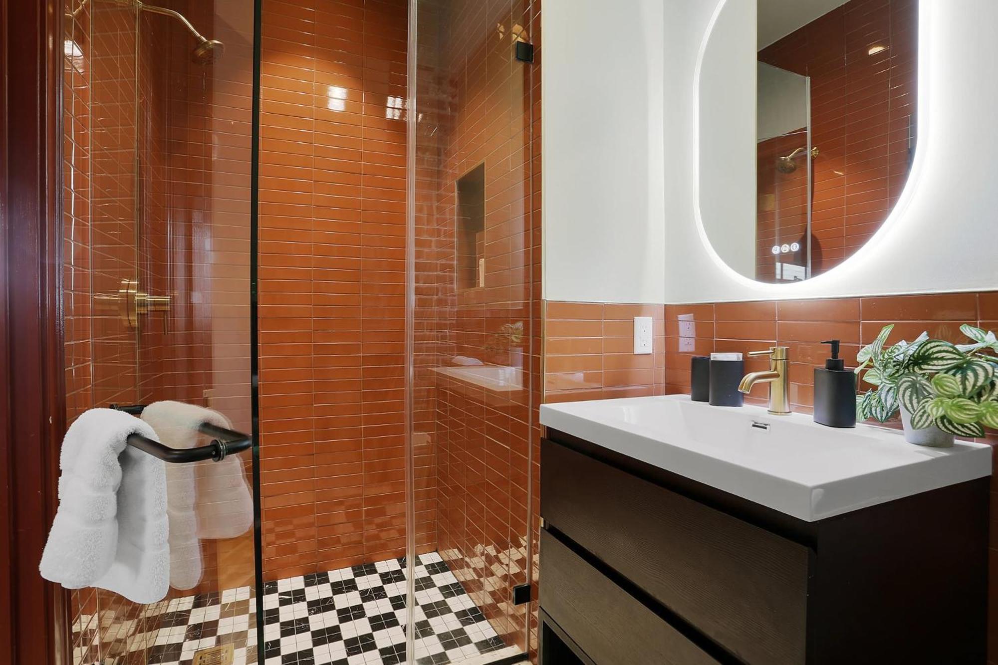 Apartment The Gisele - Luxury 4br 3ba For 8 - Pool & Streetcar Stop *