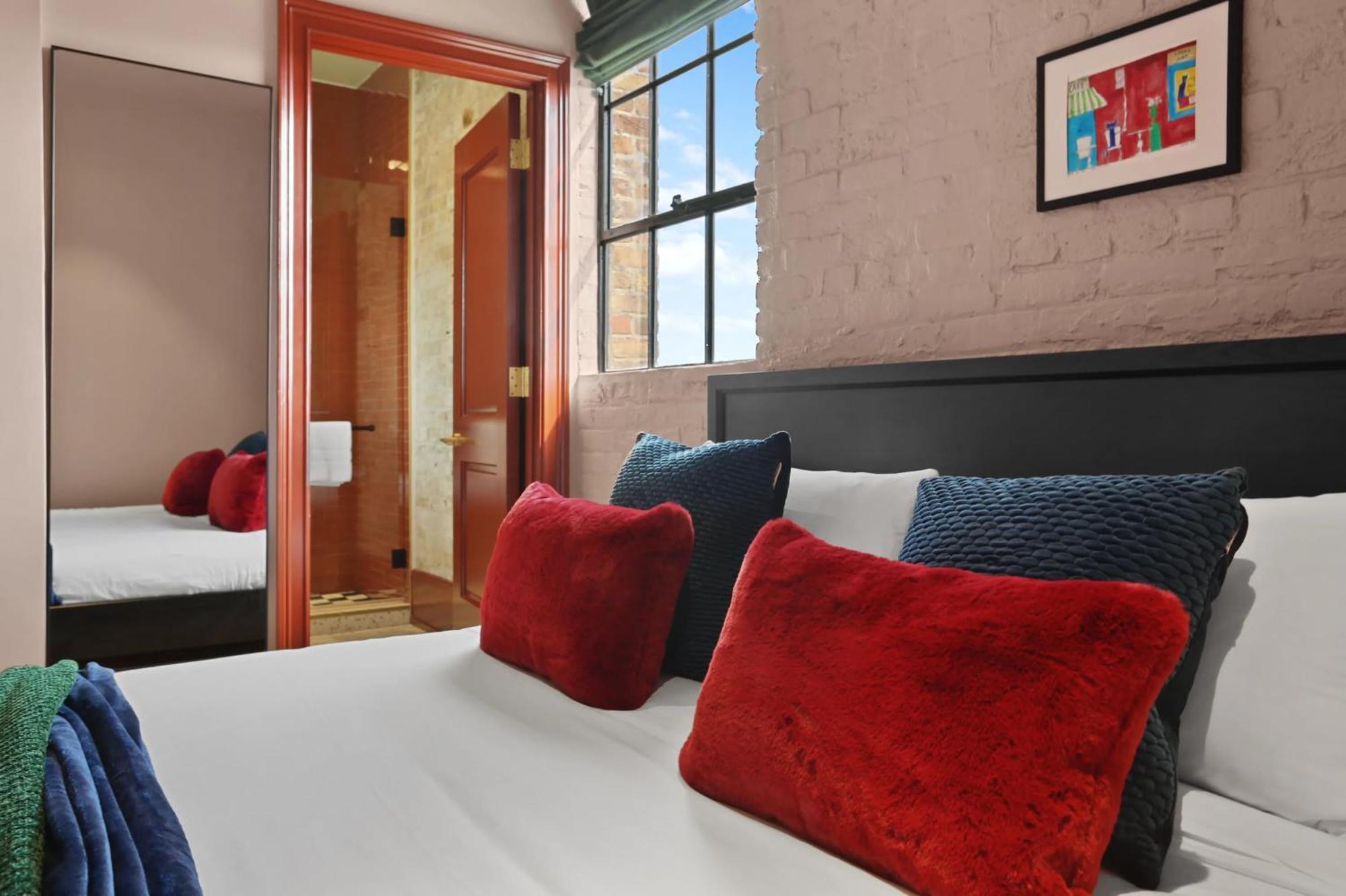 The Gisele - Luxury 4br 3ba For 8 - Pool & Streetcar Stop * New Orleans