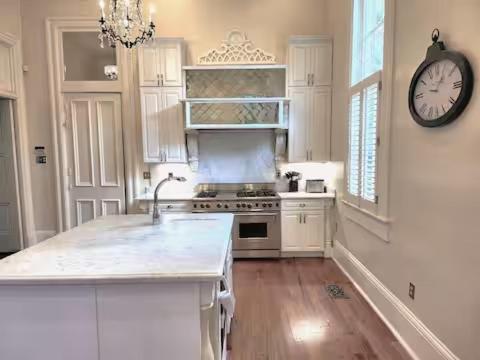 Walker Mansion On St Charles Ave - Unit 4 *