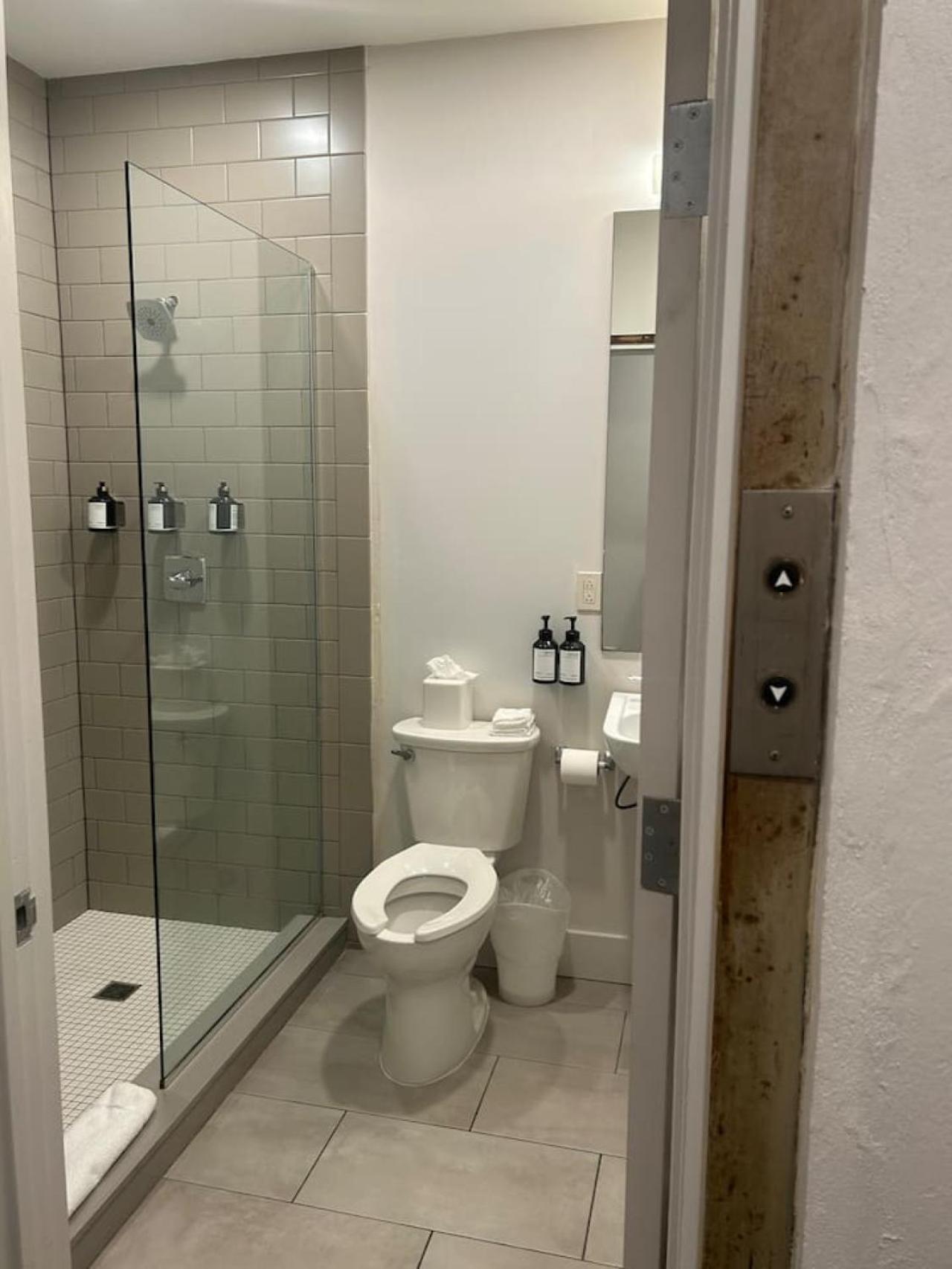 Ther Gregory 101 Ada Hotel