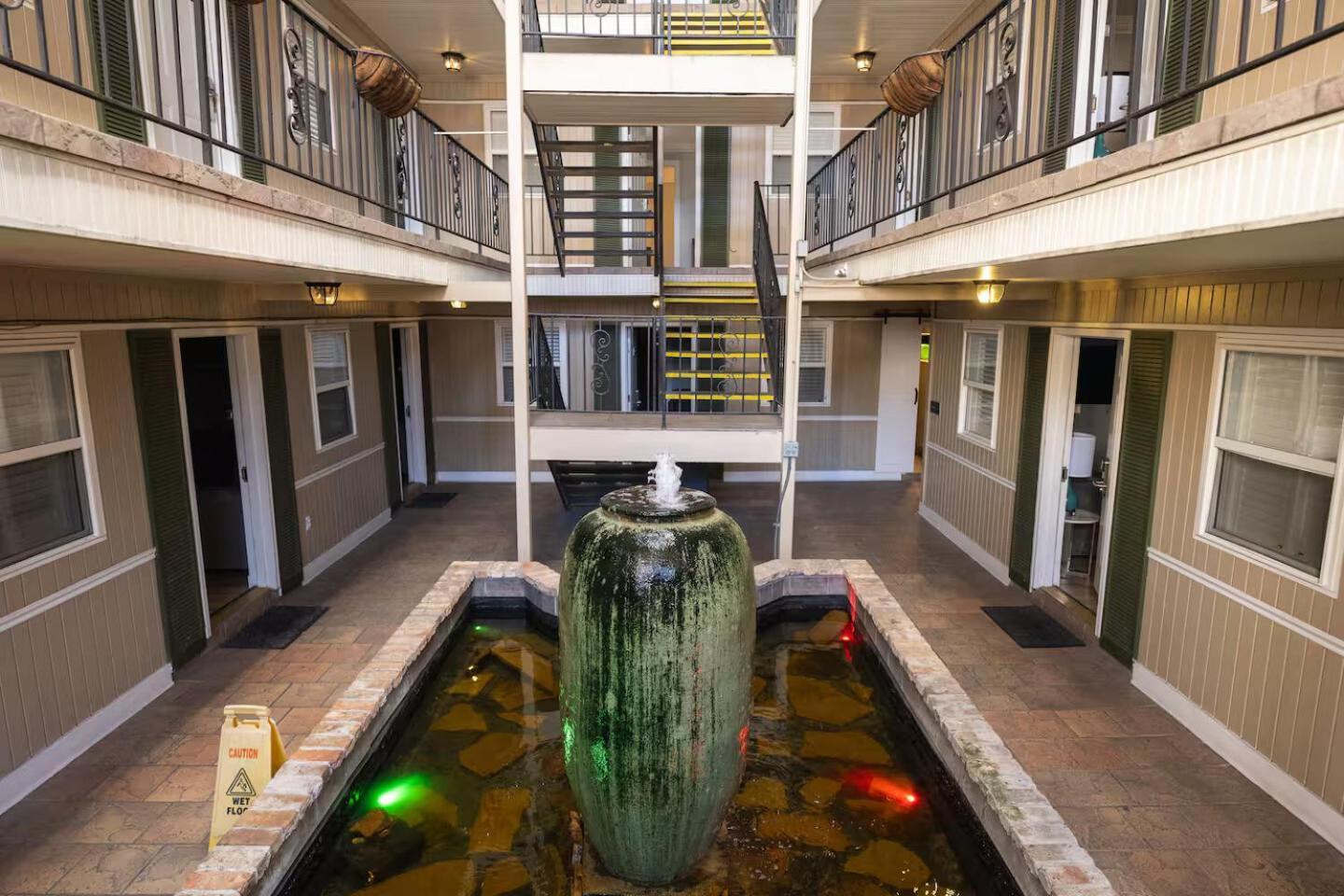 Elegant 1br W Pool & Hot Tub On Frenchmen St Aparthotel