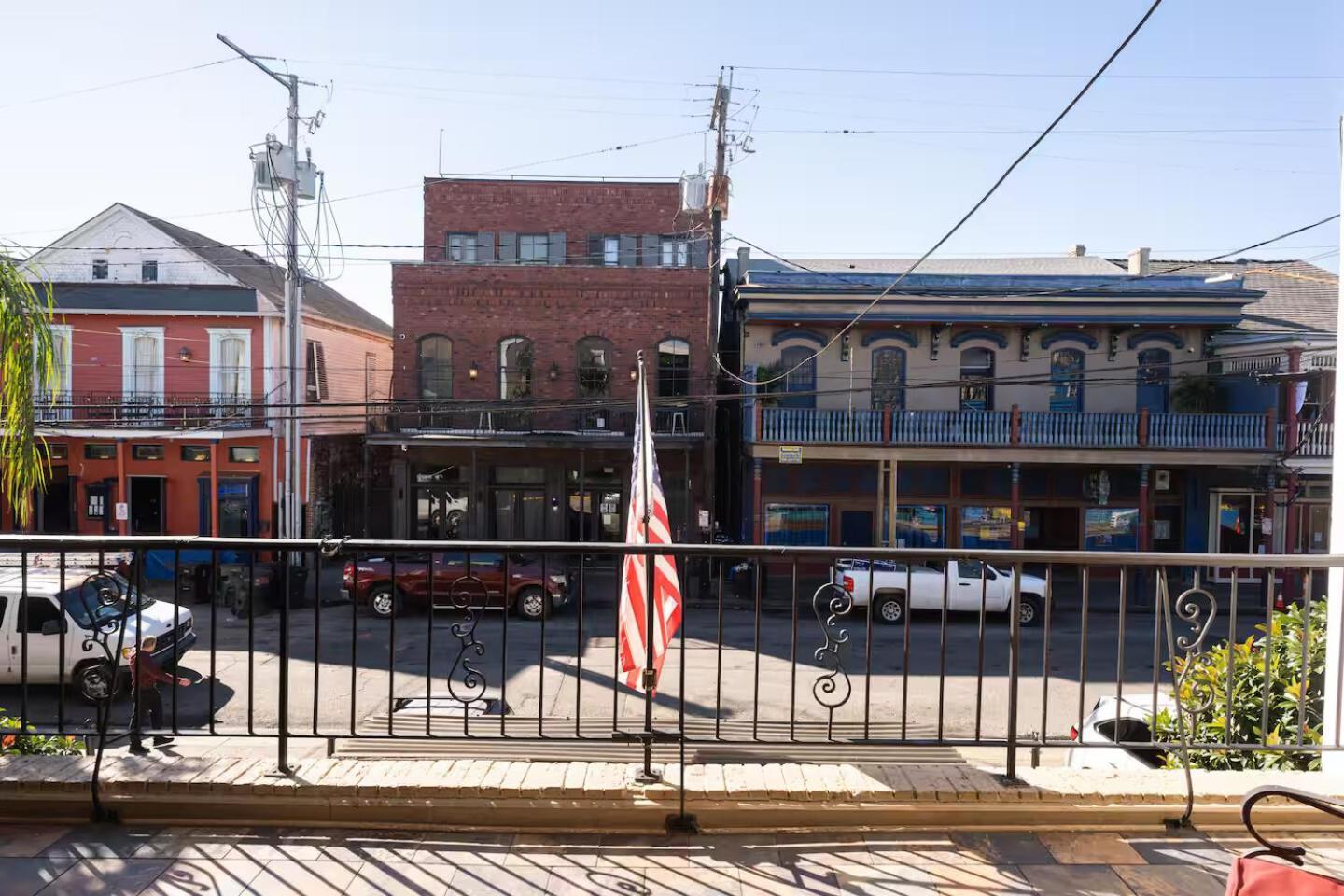 Elegant 1br W Pool & Hot Tub On Frenchmen St 4*