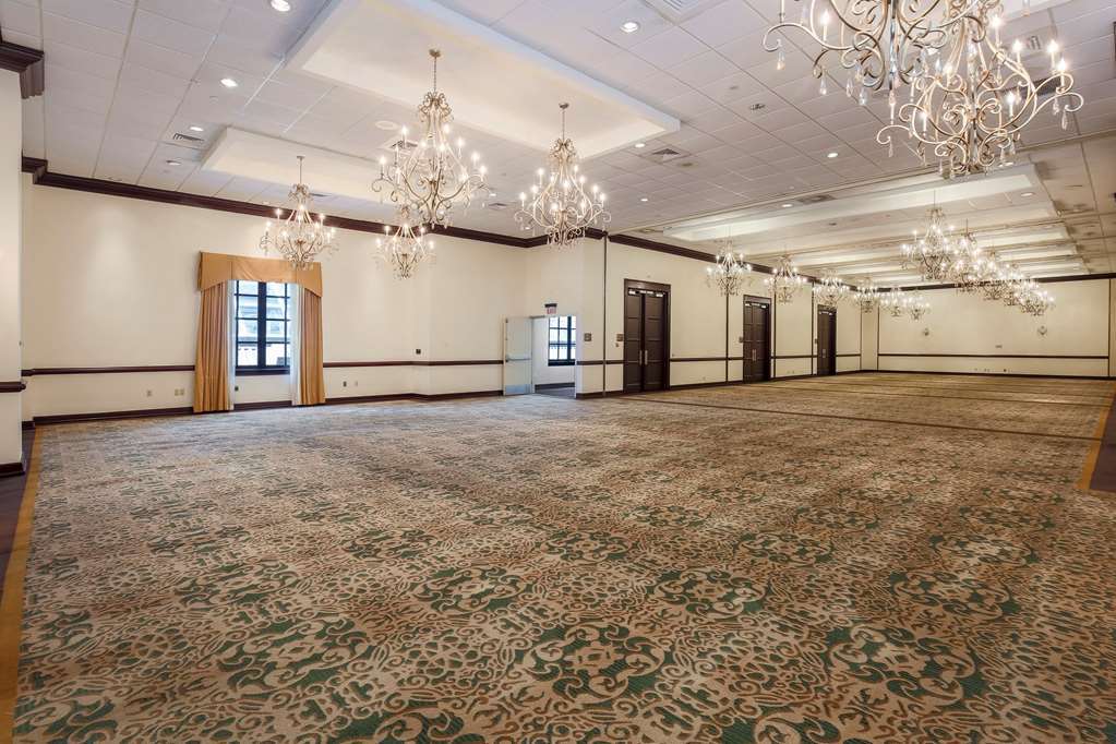 Embassy By Hilton Convention Center Hotel 3*