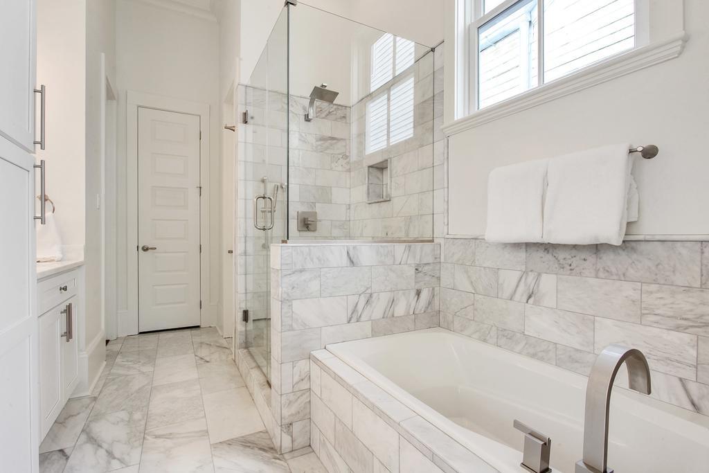 Charming Royal Queen Blocks From Fq! Holiday home New Orleans