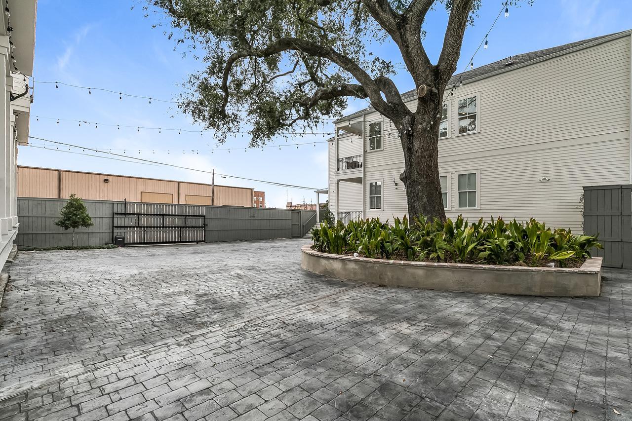 Amazing 3br Off St Charles With Pool Apartment
