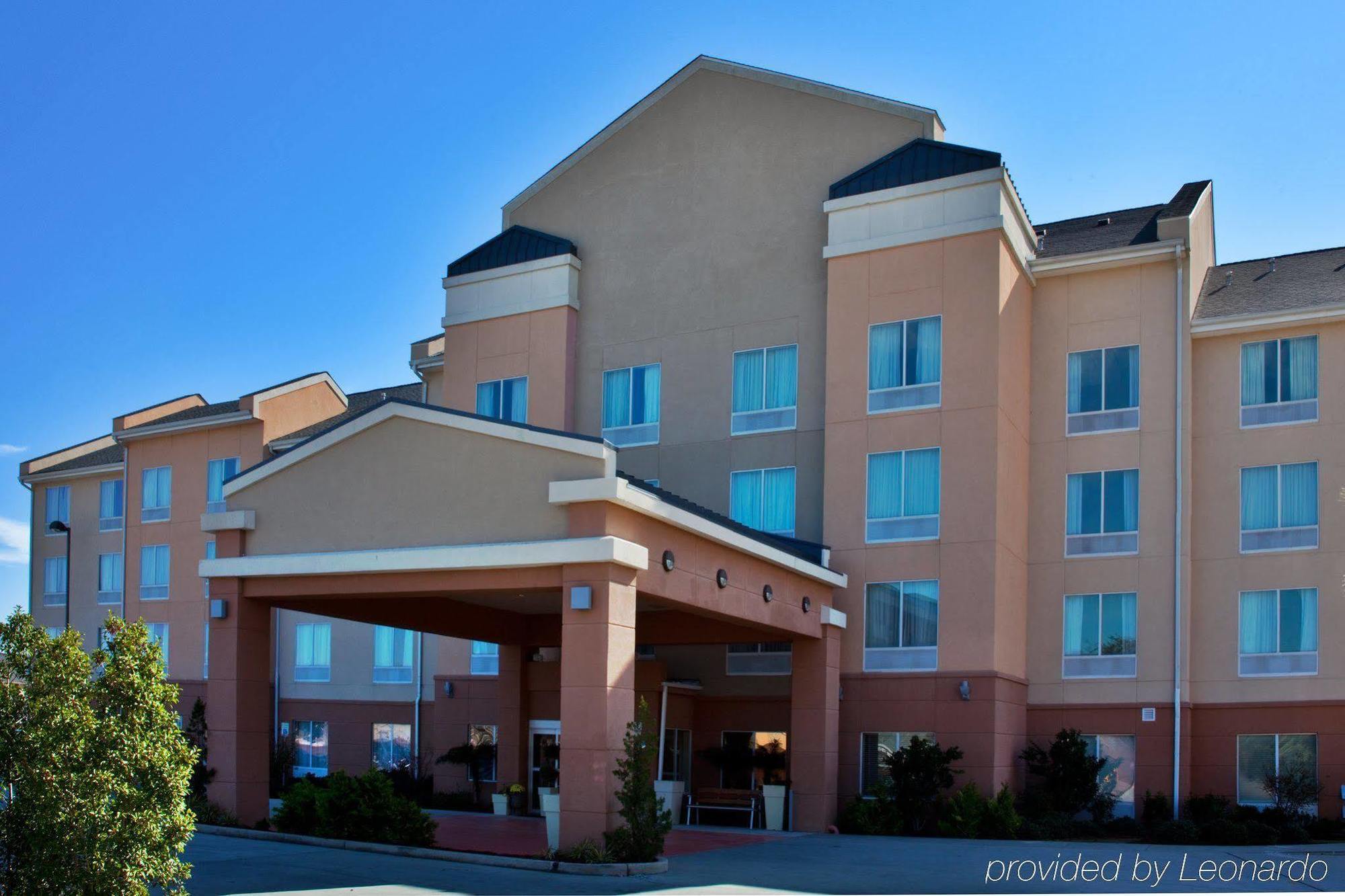 Express East By Ihg Hotel