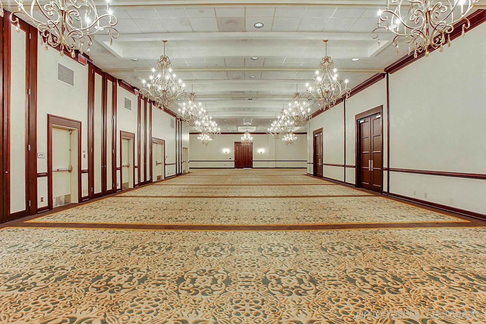 Hotel Embassy By Hilton Convention Center 3*