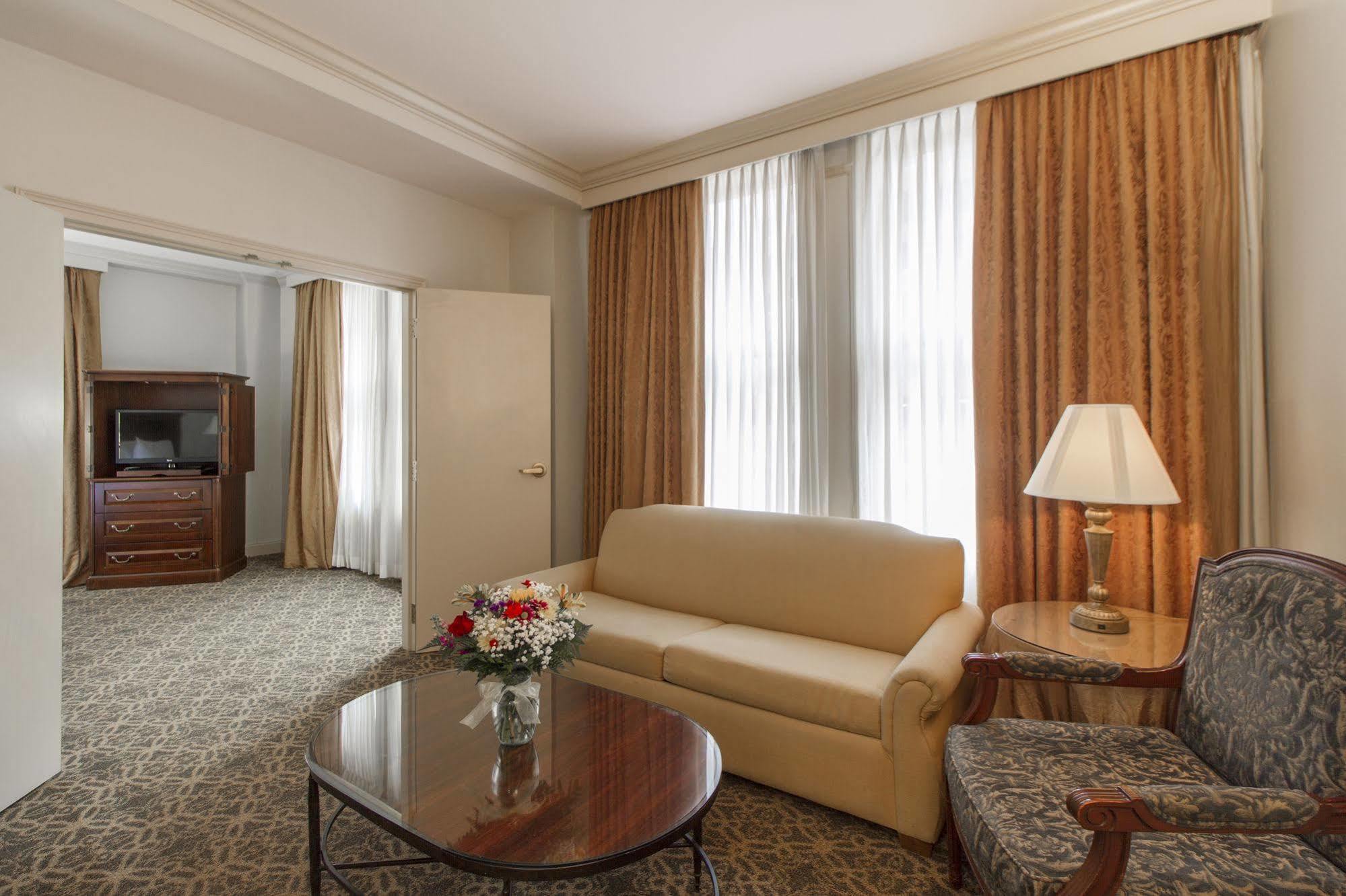 The Whitney Hotel 4*