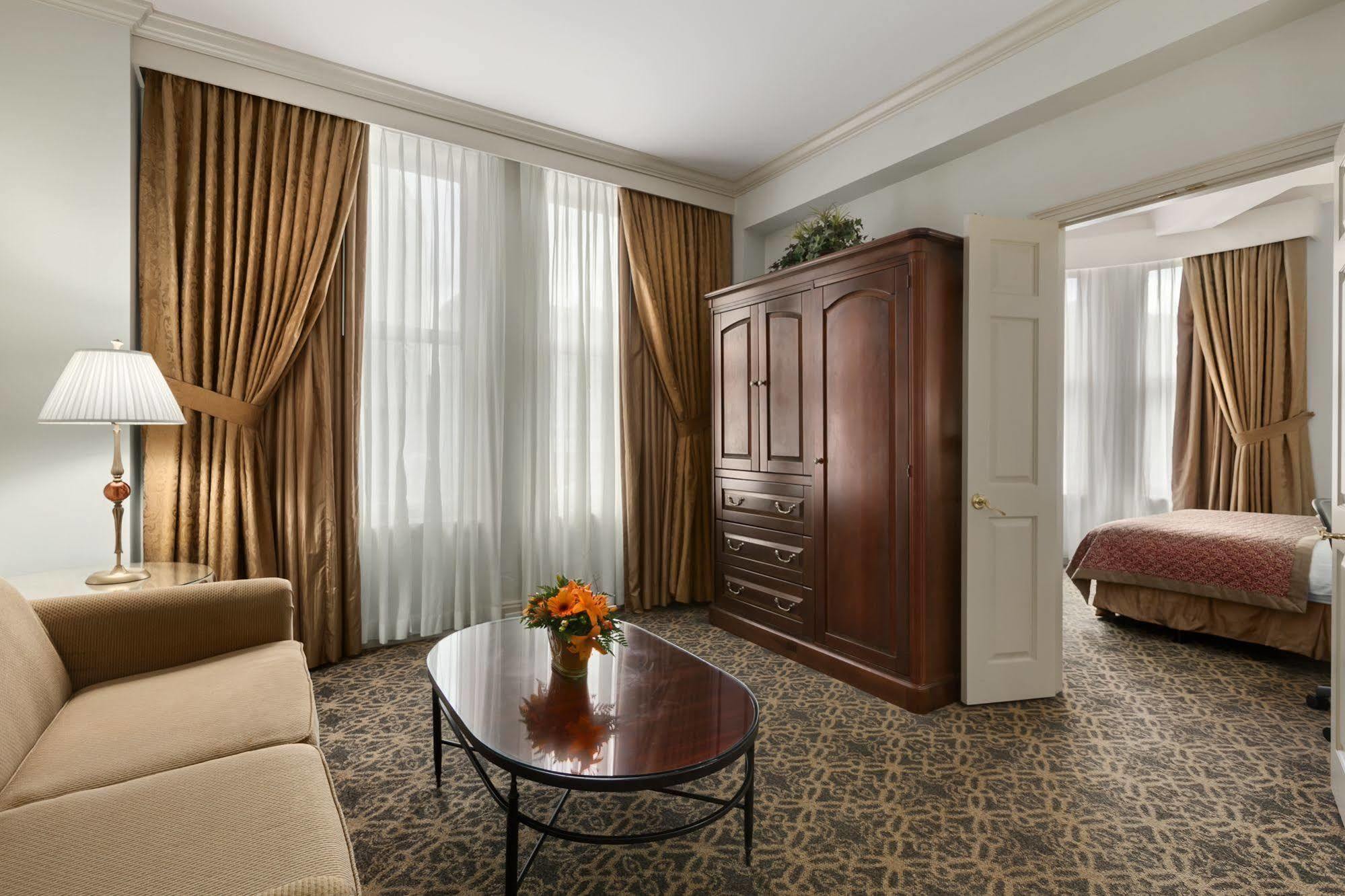 The Whitney Hotel 4*