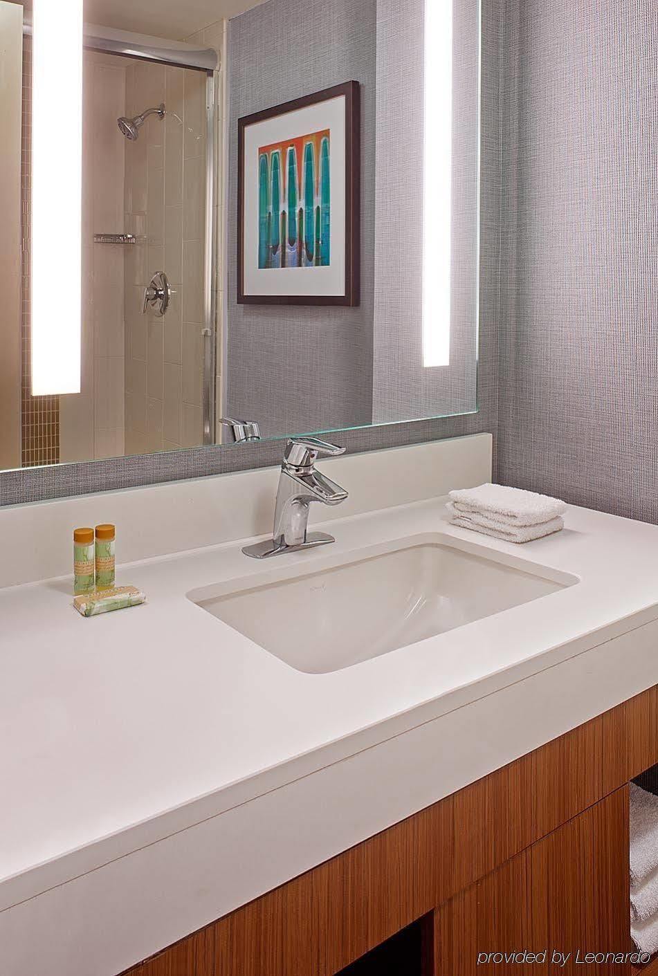 Hyatt Place Convention Center 3*