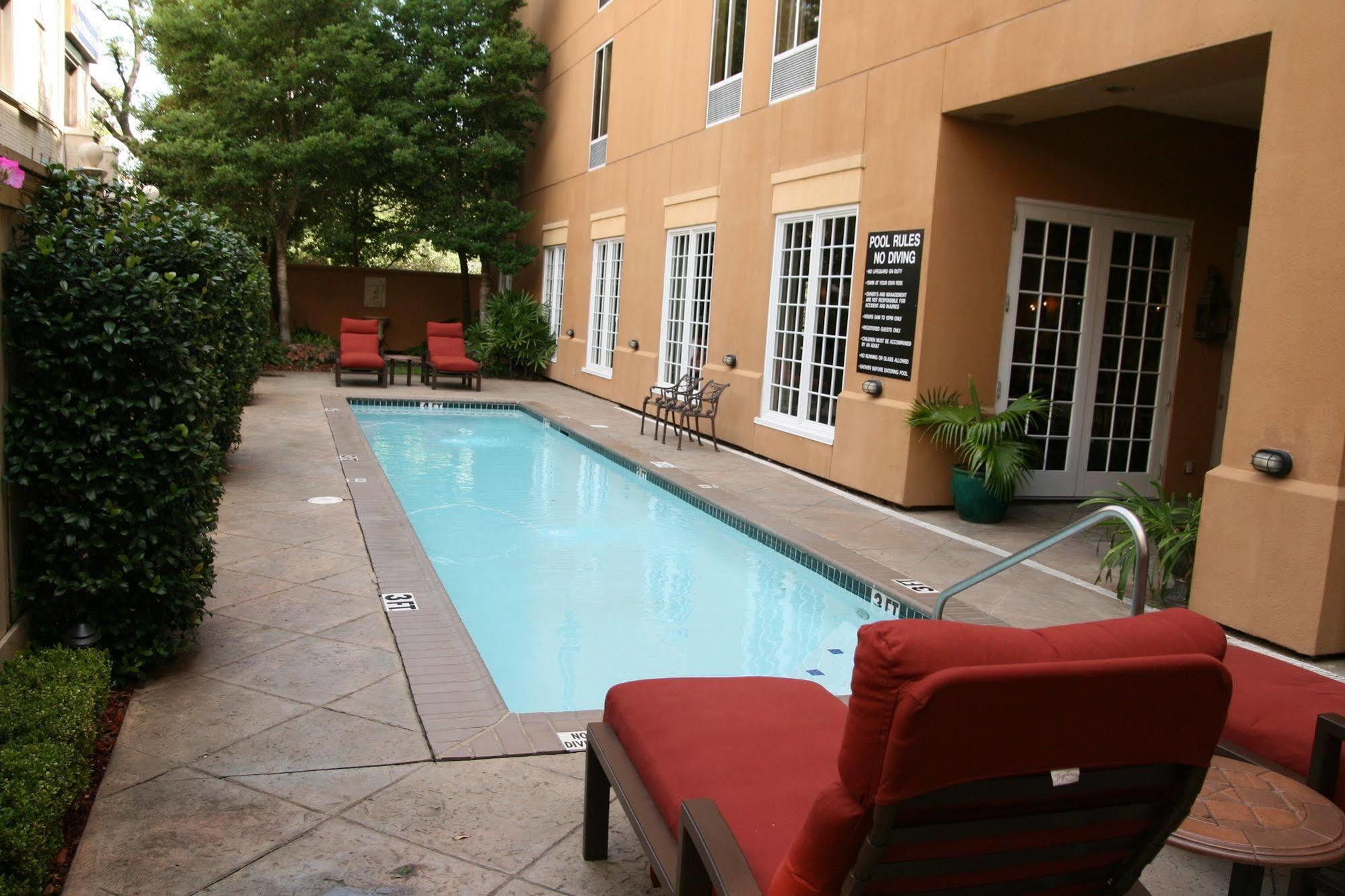 Hampton New Orleans/st.charles Ave 3* New Orleans