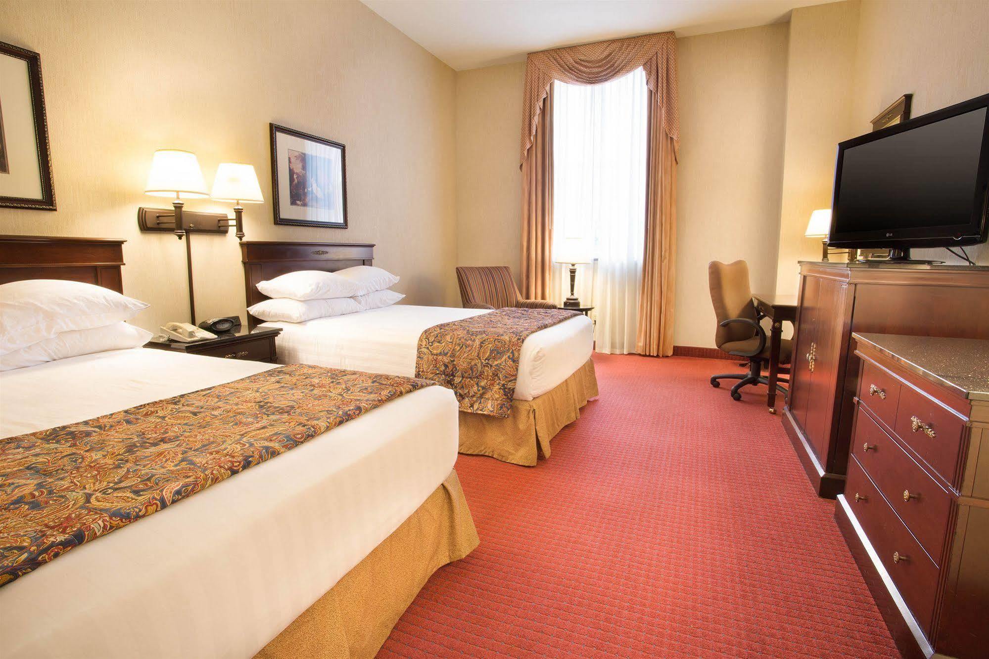 Hotel Drury Plaza
