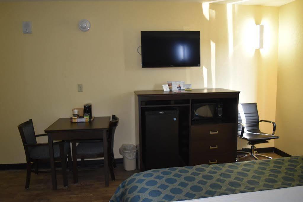 Days By Wyndham Pontchartrain Hotel