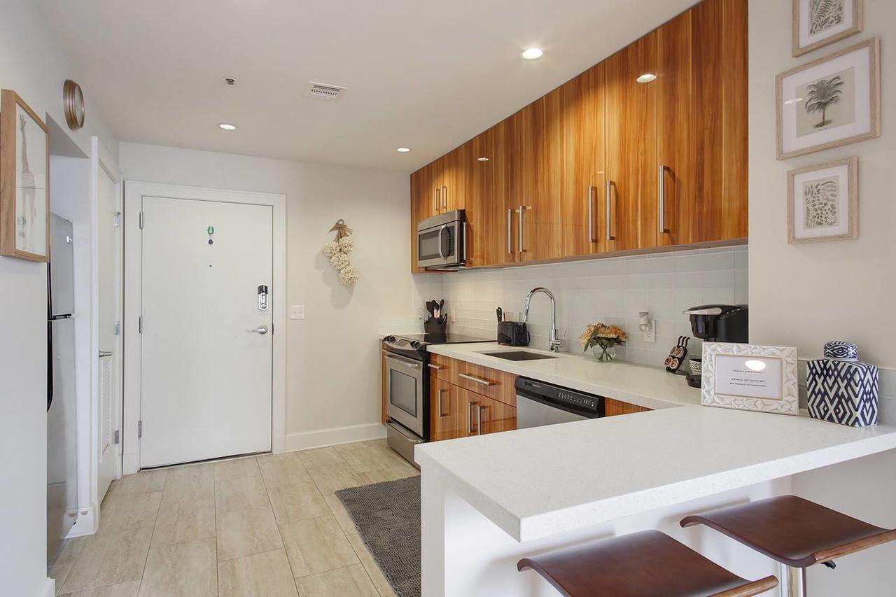 New 2bdrm Dtown Canal St Bourbon St #1218