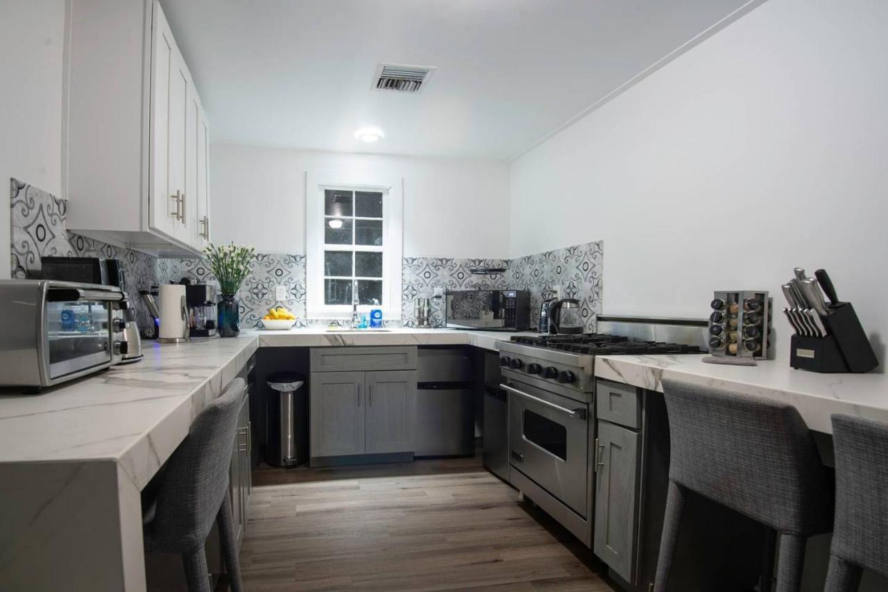 Inn 4 Bedroom - Sleeps 8! Celebrity Next To Frenchman St